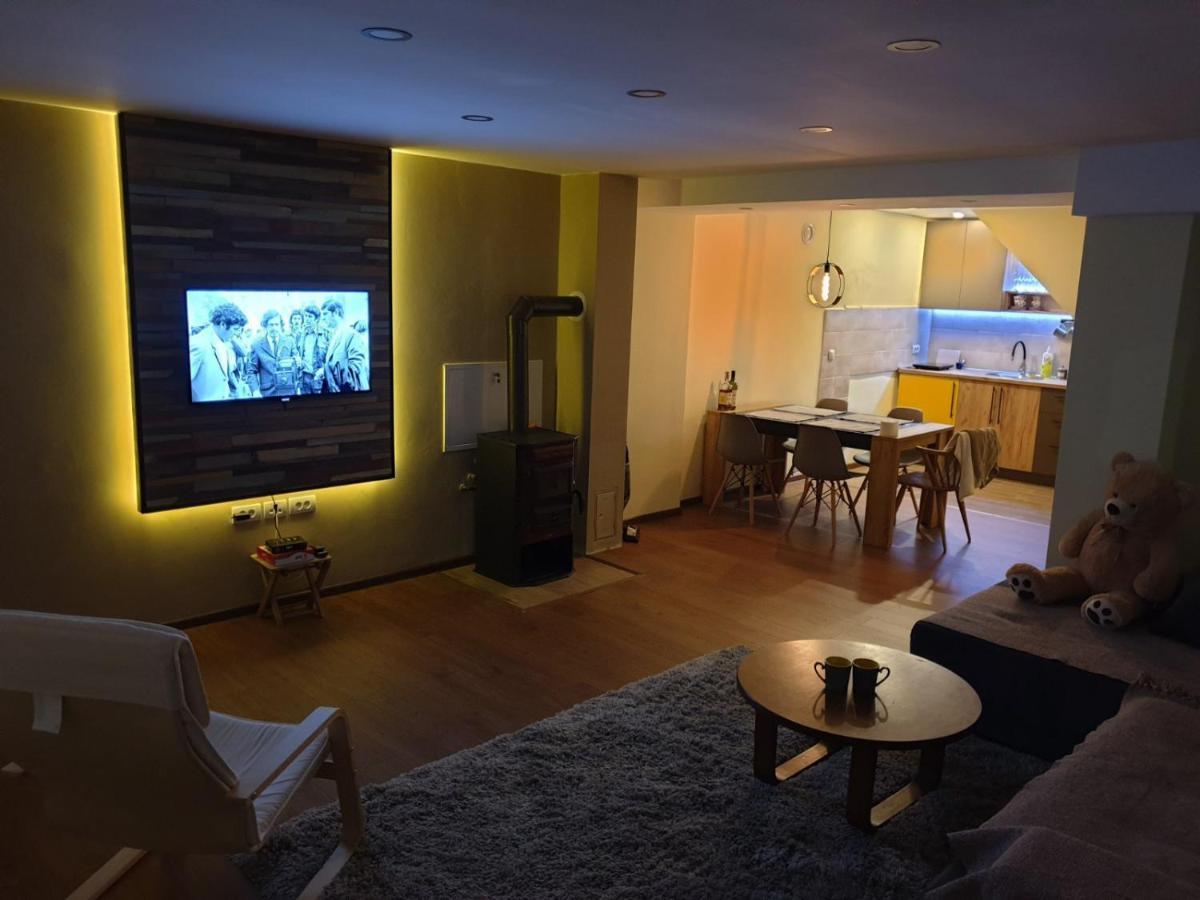 Nikas Apartman Donji Milanovac Exteriér fotografie
