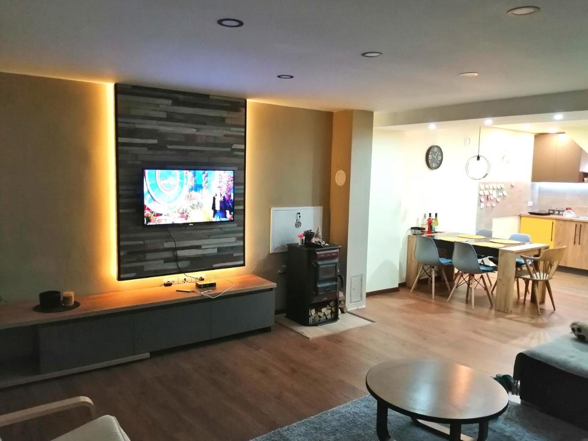 Nikas Apartman Donji Milanovac Exteriér fotografie